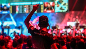 天王山之战！RNG与IG血战三局，最终由Xiaohu沙皇绝境推赢团战。